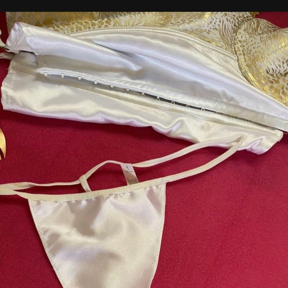Fredrick’s of Hollywood corset with matching g-string - white & gold cheetah - Picture 10 of 11